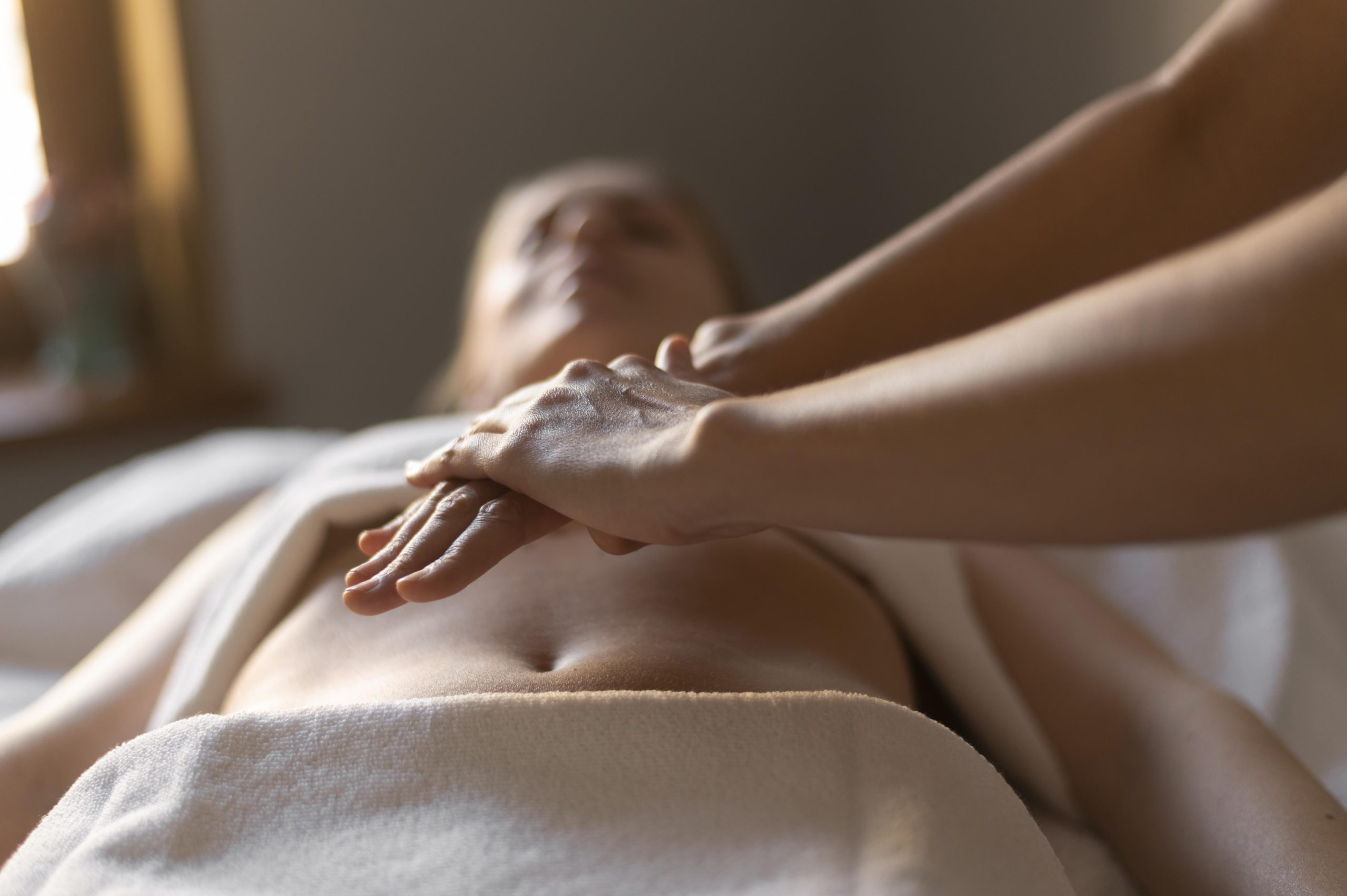 close-up-blurry-woman-therapy
